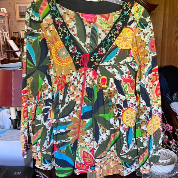 Fun multi colored top - Picture 1 of 4